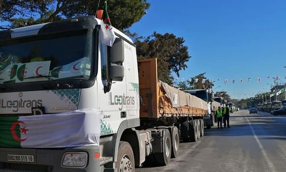 انطلاق قافلة تضامنية محملة بأزيد من 730 طن من المواد الغذائية لمساعدة اللاجئين الصحراويين